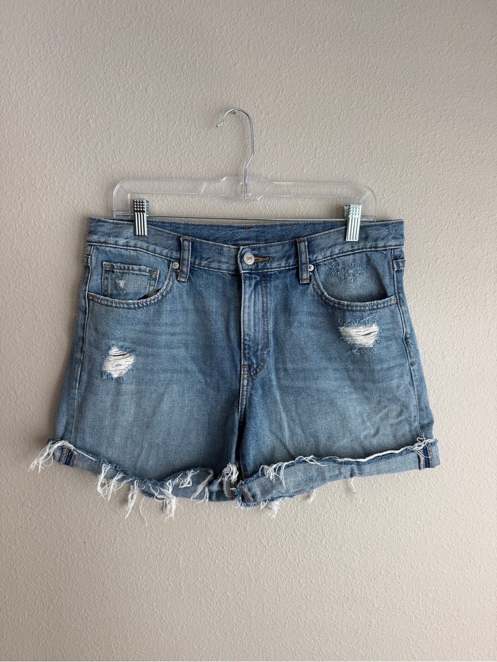 Uniqlo Womens Sz 29 Distressed Denim Shorts Cotton Blend Light Wash Roll Hem